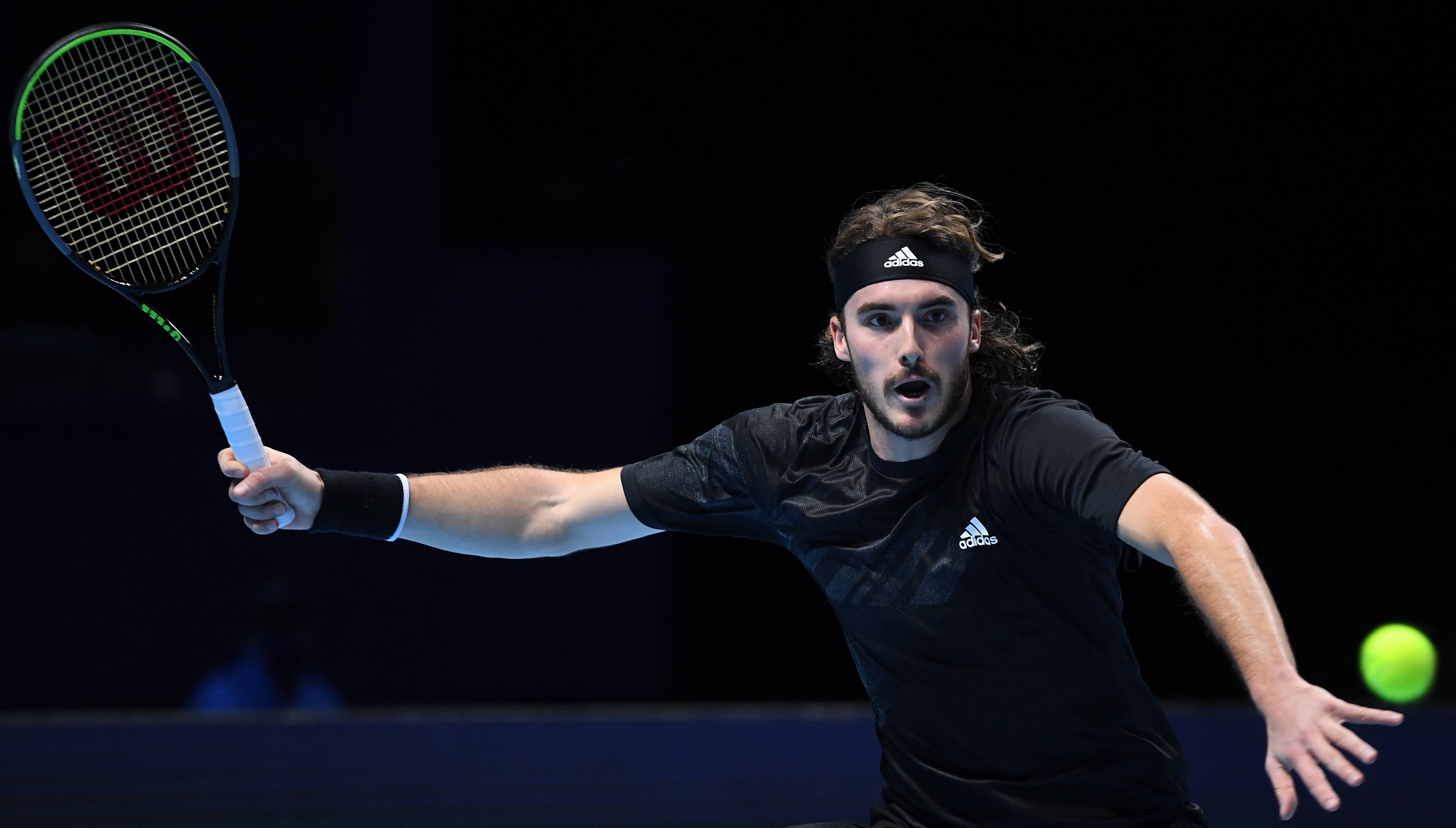 ATP总决赛轻取法网,西西帕斯扛起全队 ATP总决赛轻取法网,西西帕斯扛起全队