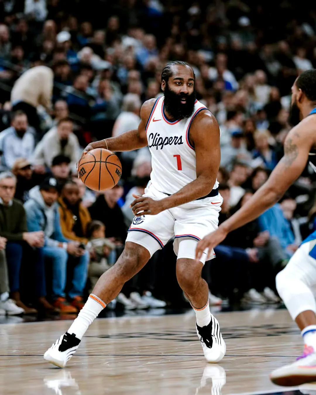 76人完胜吉林队,伦纳德状态火热 76人完胜吉林队,伦纳德状态火热